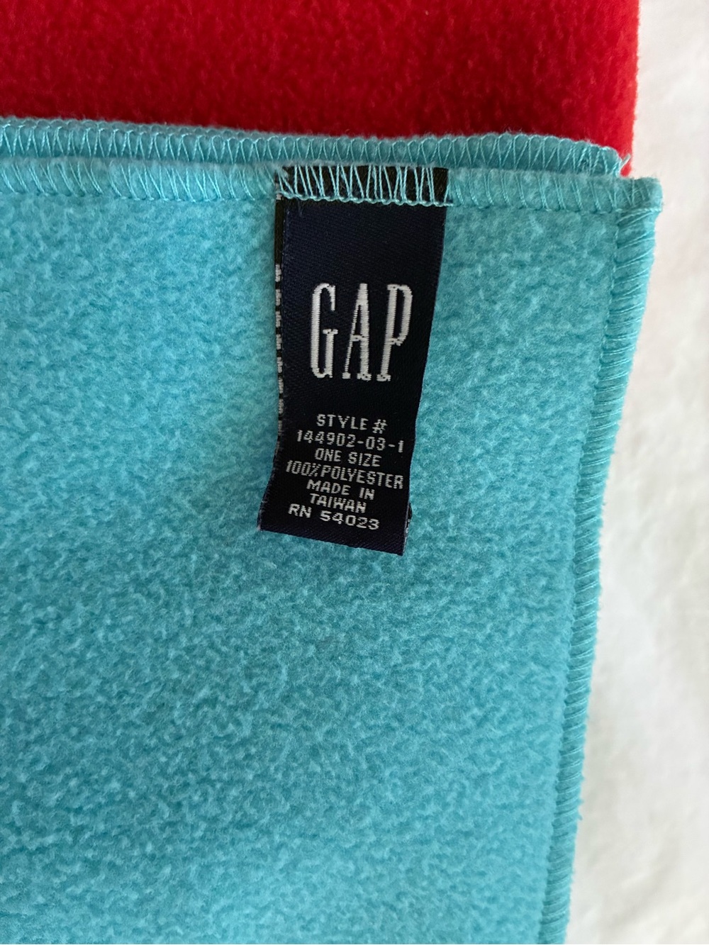 GAP Fleece Scarf and Beanie Set 4 Pieces - Picture 3 of 8